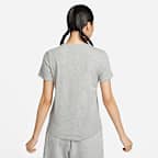 Nike Sportswear Essentials 女款標誌 T 恤