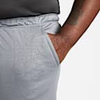 Shorts versátiles Dri-FIT de 18 cm sin forro para hombre Nike Totality