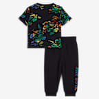 Conjunto de playera y pants Reveal Printed para bebé (12-24M) Nike Sportswear