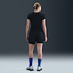 Dámský zkrácený top Nike Sportswear ve štíhlém střihu