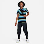 Nike Sportswear Older Kids' T-Shirt