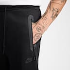 Pants de tejido Fleece con dobladillo abierto para hombre Nike Tech