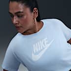Playera con logotipo talla grande para mujer Nike Sportswear Essentials