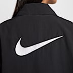 Chamarra de entrenador oversized de tejido Woven UV para mujer Nike Sportswear Essential