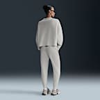 Nike 24.7 ImpossiblySoft Oversize-Rundhalsshirt mit Dri-FIT-Technologie (Damen)