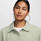 ナイキ スポーツウェア エッセンシャル ウィメンズ オーバーサイズド UV ウーブン コーチ ジャケット