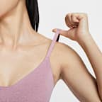 สปอร์ตบราผู้หญิงซัพพอร์ตระดับต่ำเสริมฟองน้ำดีไซน์ปรับเปลี่ยนได้ Nike Alate Minimalist