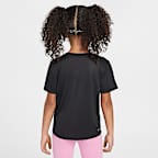 Playera con gráfico para niños talla pequeña Nike Dri-FIT