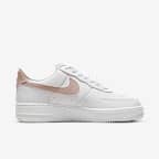 รองเท้าผู้หญิง Nike Air Force 1 '07