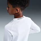 Playera de cuello redondo y manga larga Dri-FIT para niño talla grande Nike Pro