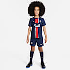 Tredelat fotbollsställ Paris Saint-Germain 2024/25 Stadium (hemmaställ) Nike Replica för barn