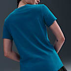 Nike Sportswear Essentials 女款標誌 T 恤