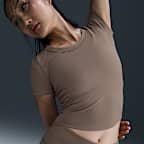 Nike One Fitted 女款 Dri-FIT 短袖短版上衣