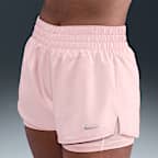 Shorts Dri-FIT 2 en 1 de tiro medio de 8 cm para mujer Nike One