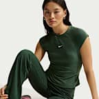 Nike Sportswear Chill Knit Sıkı Kesimli Kısa Kollu Fitilli Kadın Üstü