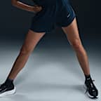 Shorts de correr Dri-FIT de tiro medio con forro de ropa interior para mujer Nike Tempo