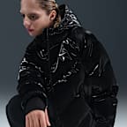 Chamarra acolchada Therma-FIT brillante para mujer Nike Sportswear