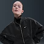 Chamarra brillante para mujer Nike Sportswear Windrunner