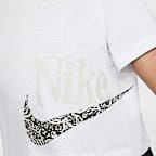 Conjunto de playera y shorts Wild Flower Boxy infantil Nike