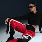 Pants de tejido Woven de tiro medio holgados con dobladillo abierto para mujer Nike Sportswear