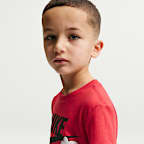 Playera con gráfico “Heat For Your Feet” para niño talla pequeña Nike