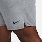 Shorts versátiles Dri-FIT de 18 cm sin forro para hombre Nike Totality