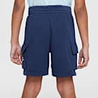 Conjunto de playera y shorts de French Terry con bolsillos para niños talla pequeña Nike Sportswear