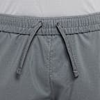 Shorts de entrenamiento de tejido Woven Dri-FIT de tiro alto para niña talla grande Nike One