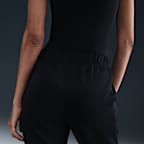 Maskinstrikkede Nike Sportswear Windrunner-bukser med mellemhøj talje og slank pasform til kvinder