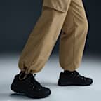 กางเกงคาร์โก้ขายาวเอวปานกลางผู้หญิง Nike Sportswear Everything Wovens