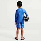 Conjunto de playera de manga larga y short para niño talla pequeña Nike Swim