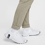 Joggers de alto rendimiento Dri-FIT con protección UV para hombre Nike Primary Fleece