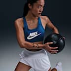 สปอร์ตบราผู้หญิงซัพพอร์ตระดับกลาง Nike Swoosh