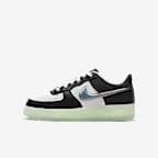 Tenis para niños grandes Nike Air Force 1 LV8