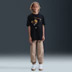 Playera de correr Nike para niños talla grande Sha'Carri Richardson "So Win" - Negro