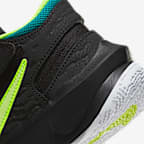 Nike Team Hustle D 10 FlyEase Older Kids' Easy On/Off Basketball Shoes