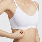 สปอร์ตบราผู้หญิงซัพพอร์ตระดับต่ำเสริมฟองน้ำดีไซน์ปรับเปลี่ยนได้ Nike Alate Minimalist