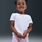 Conjunto de playera y shorts de malla infantil Nike Wild Flower