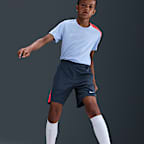 Nike Dri-FIT Strike Older Kids' Football Shorts