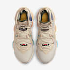 Chaussure de basket LeBron 19