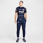 Playera de fútbol de manga corta Nike Dri-FIT para antes del partido para hombre Chelsea FC Academy Pro SE