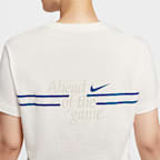 เสื้อยืดเอวลอยทรงหลวมผู้หญิง Nike Sportswear Club