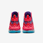 Scarpa da basket LeBron 19