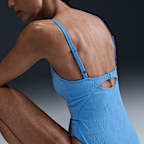 Traje de baño de una pieza con cuello en V para mujer Nike Swim Water Texture