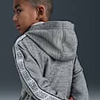 Nike Sportswear Club Dri-FIT-hættetrøje med lynlås til større børn