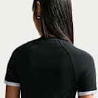 Nike Sportswear Dar Kesimli Kısa Kollu Kadın Üstü