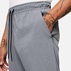 Pants versátiles Dri-FIT de pierna entallada para hombre Nike Unlimited