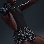 Shorts Dri-FIT estampados con forro de ropa interior para mujer Nike One