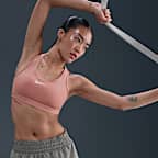 Nike Swoosh 中度支撐型女款襯墊運動內衣