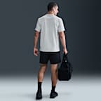 Playera versátil de manga corta Dri-FIT Seersucker para hombre Nike Primary